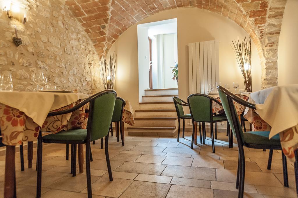 La Locanda Di Mariella Dal 1950 Poggio Picenze Buitenkant foto